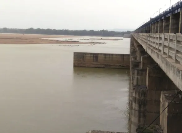 କଲମା ଗେଟ୍‌ ଖୋଲା ଥାଇ ବି ପାଣି ଆସୁନି!, ହୀରାକୁଦକୁ ପଶୁଛି ମାତ୍ର ୬ ହଜାର କ୍ୟୁସେକ୍‌