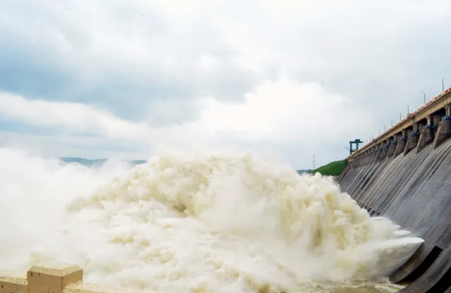 ହୀରାକୁଦରୁ ପ୍ରଥମ ବନ୍ୟାଜଳ ନିଷ୍କାସନ, ଖୋଲିଲା ୨୦ ଗେଟ୍‌