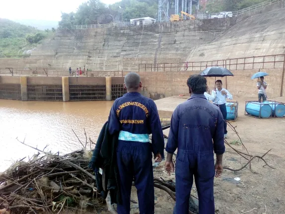 ଇନ୍ଦ୍ରାବତୀରୁ ଜଳସେଚନ ଓ ବିଜୁଳି ଉତ୍ପାଦନ ବନ୍ଦ : ଇନ୍‌ଟେକ୍‌ ୱେଲ୍‌ରୁ ପଙ୍କ ଉଦ୍ଧାର ଆରମ୍ଭ