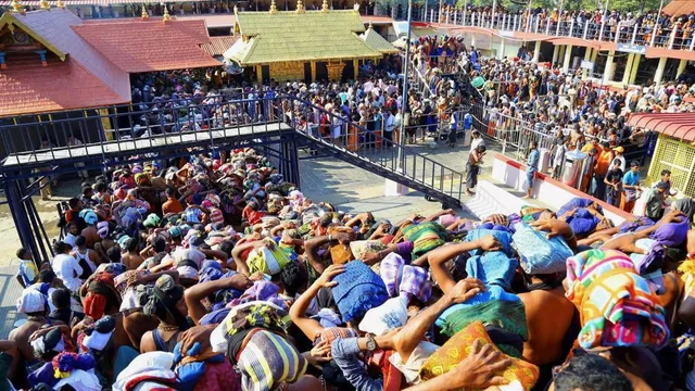 ‘ସାବରିମାଲା ମନ୍ଦିରକୁ ମହିଳାମାନଙ୍କର ପ୍ରବେଶକୁ ନିଷେଧ କରିବା ସମ୍ବିଧାନର ବିରୁଦ୍ଧାଚରଣ କରିବ’: ସୁପ୍ରିମ୍‌ କୋର୍ଟ