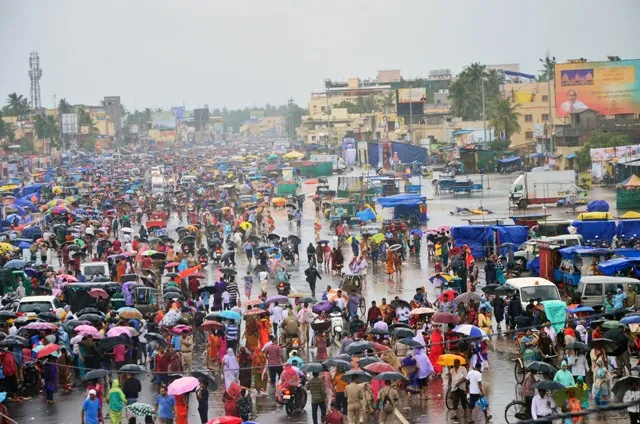 ମହାପ୍ରଭୁଙ୍କ ସଂଧ୍ୟା ଦର୍ଶନ : ପ୍ରବଳ ବର୍ଷା ସତ୍ତ୍ୱେ ଶ୍ରୀଗୁଣ୍ଡିଚା ମନ୍ଦିରରେ ଭକ୍ତଙ୍କ ଭିଡ଼