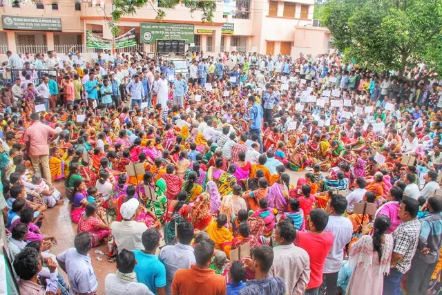 ସାତକୋଶିଆରେ ମହାବଳ ବିରୋଧରେ ମେଳିି : ବାଘଠୁ ସୁରକ୍ଷା ଦିଅ, ନଚେତ୍‌ ମାରିଦେବୁ