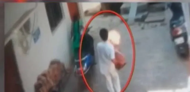 ଘରଭଡ଼ା ମାଗିବା ମହଙ୍ଗା ପଡ଼ିଲା; ମାଲିକାଣୀଙ୍କୁ ହତ୍ୟା କରିବା ପାଇଁ ଜଳନ୍ତା ସିଲିଣ୍ଡର ଧରି ଗୋଡ଼ାଇଲେ ଭଡ଼ାଟିଆ, ଭିଡିଓ ହେଲା ଭାଇରାଲ