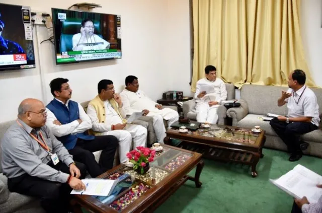 ରାଜ୍ୟର ଚାଷୀଙ୍କୁ ଫସଲ ବୀମା ରାଶି ମାସକ ମଧ୍ୟରେ ମିଳିବ: କେନ୍ଦ୍ର ଅର୍ଥମନ୍ତ୍ରୀଙ୍କ ସହ ଆଲୋଚନା କଲେ ଧର୍ମେନ୍ଦ୍ର ଓ ଜୁଏଲ