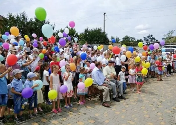 ଏହି ପରିବାର ପାଇପାରନ୍ତି ଦୁନିଆର ସବୁଠୁ ବଡ଼ ପରିବାରର ମାନ୍ୟତା ! ୮୭ ବର୍ଷୀୟ ଏହି ବ୍ୟକ୍ତିଙ୍କ ଘରେ ଅଛନ୍ତି ମୋଟ୍‌ ୩୪୬ ସଦସ୍ୟ