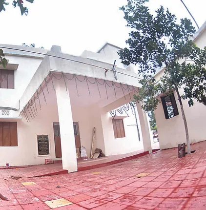 କେଉଁଠି ତାଲା ତ କେଉଁଠି କର୍ମଚାରୀ ସଙ୍କଟ