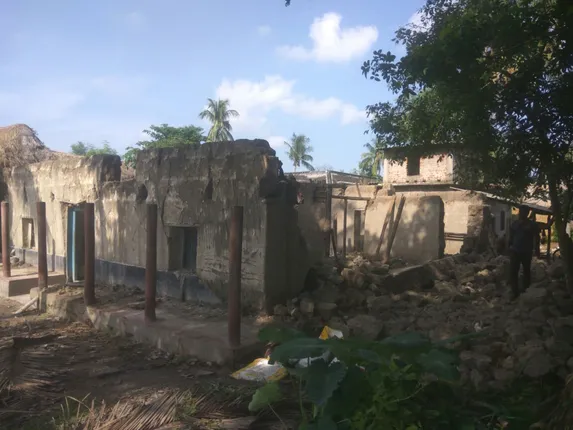 କାନ୍ଥ ଭୁଷୁଡ଼ି ୫ମ ଶ୍ରେଶୀ ଛାତ୍ରୀଙ୍କ ମୃତ୍ୟୁ, ୩ ଗୁରୁତର ଛାତ୍ରଙ୍କୁ ହସ୍ପିଟାଲରେ ଭର୍ତ୍ତି