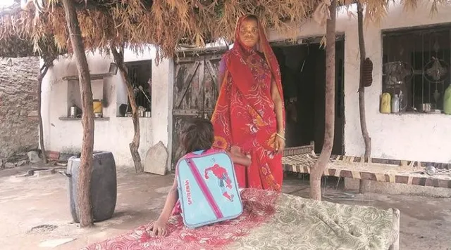 ଅନ୍ଧବିଶ୍ୱାସ କାଳ ହେଲା; ପକ୍ଷୀ ଅଣ୍ଡା ମାଡ଼ି ଦେବାରୁ  ୧୦ ଦିନ ଧରି ଘର ବାହାରେ ରହିଲା ୫ ବର୍ଷୀୟା ଝିଅ