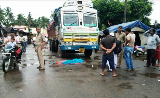 ବାଲେଶ୍ୱର: ପିଆଜ ବୋଝେଇ ଟ୍ରକ୍‌ ଧକ୍କାରେ ମାନସିକ ବିକୃତ ବ୍ୟକ୍ତିଙ୍କ ମୃତ୍ୟୁ