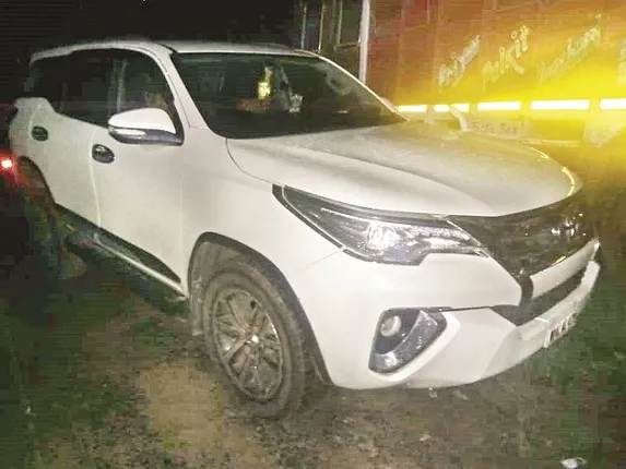 ପେଟ୍ରୋଲ୍‌ ପମ୍ପରୁ ଟିଟୋ ସଂପର୍କୀୟଙ୍କ ସୌଖୀନ୍‌ ଗାଡ଼ି ଜବତ