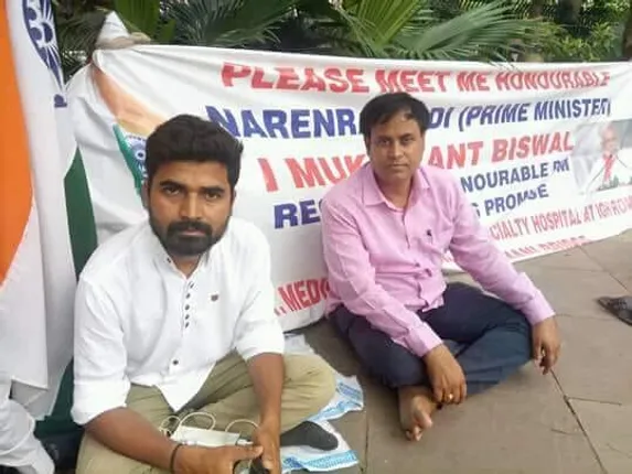 ଦିଲ୍ଲୀରେ ଆନ୍ଦୋଳନରତ ରାଉରକେଲାର ମୁକ୍ତିକାନ୍ତ ବିଶ୍ୱାଳଙ୍କୁ ଉଠାଇ ନେଲା ପୁଲିସ