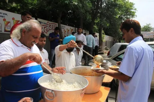 ଦାଦୀକି ରସୋଈ: ପାଞ୍ଚ ଟଙ୍କାରେ ମିଳୁଛି  ଶୁଦ୍ଧ ଦେଶୀ ଘିଅରେ ପ୍ରସ୍ତୁତ ରାଜମା-ଭାତ