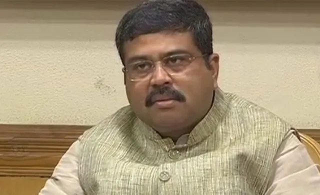 ଫସଲ ବୀମା ରାଶି ପ୍ରଦାନ ନେଇ ଅର୍ଥ ମନ୍ତ୍ରୀଙ୍କୁ ଭେଟିଲେ ଜୁଏଲ୍‌, ଧର୍ମେନ୍ଦ୍ର