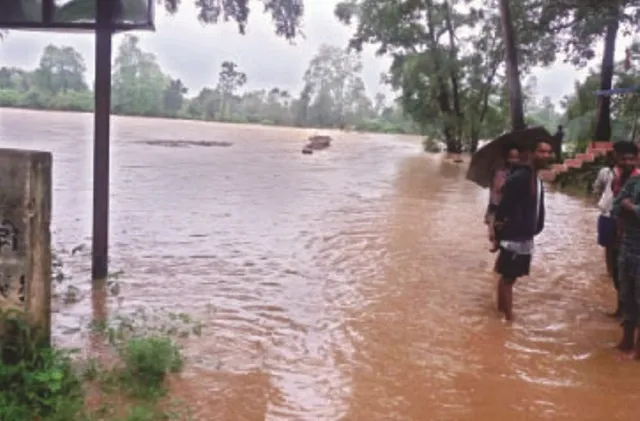 ସୁକମା ନଦୀ ପୋଲ ଉପରେ ୫ଫୁଟ ପାଣି : ମାଲକାନଗିରି-ଛତିଶଗଡ ଯୋଗାଯୋଗ ବିଚ୍ଛିନ୍ନ