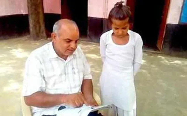 ହରିୟାଣାରେ ରହିଛି ଏକ ଏପରି ସ୍କୁଲ ଯେଉଁଠି ଗୋଟେ ଛାତ୍ରୀଙ୍କୁ ପଢ଼ାଉଛନ୍ତି ଜଣେ ଶିକ୍ଷକ! ଜାଣନ୍ତୁ କେତେ ଦରମା ପାଉଛନ୍ତି ସେହି ସ୍କୁଲର ଶିକ୍ଷକ ଏବଂ କ’ଣ ପାଇଁ ସ୍କୁଲଟିକୁ ଖୋଲା ରଖାଯାଇଛି...