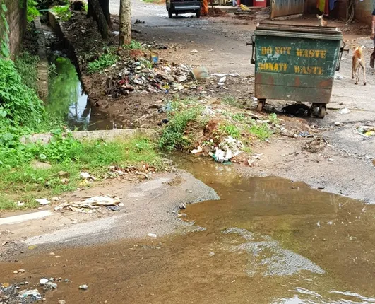ରାସ୍ତାରେ ଭାସୁଛି ନଳା ପାଣି, ପଚା ଖାଦ୍ୟରେ ଗନ୍ଧଉଛି ଭିଆଇପି ଅଞ୍ଚଳ