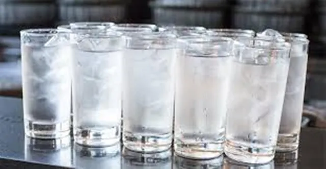 ଜାଣନ୍ତି କି ଥଣ୍ଡା ପାଣି ପିଇବା ଦ୍ୱାରା ଶରୀର ଉପରେ କ’ଣ କୁପ୍ରଭାବ ପଡ଼ିଥାଏ