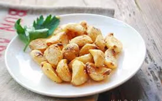 ଖାଆନ୍ତୁ ୬ଟି ହଲ୍‌କା ଭଜା ହୋଇଥିବା ରସୁଣ, ୨୪ଘଣ୍ଟାରେ ମିଳିବ ଏସବୁ ଫାଇଦା