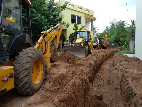 ଖୋଳା ହେଲା ୧୦୦ ମିଟର ଡ୍ରେନ୍‌