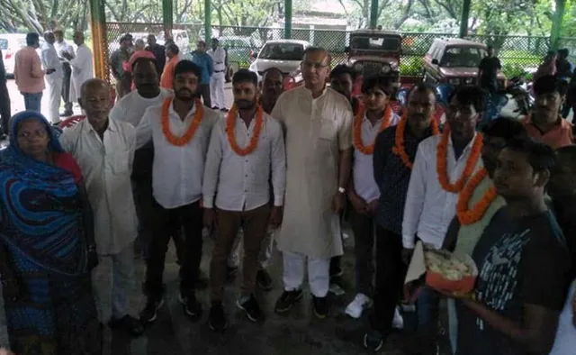 ଗୋ-ହତ୍ୟା ସନ୍ଦେହରେ ହିଂସା : ୮ ହତ୍ୟା ଅଭିଯୁକ୍ତଙ୍କୁ ଫୁଲମାଳ ପିନ୍ଧାଇଲେ କେନ୍ଦ୍ରମନ୍ତ୍ରୀ ଜୟନ୍ତ ସିହ୍ନା