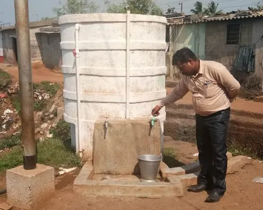 ନଳକୂପରୁ ବାହାରୁଛି ପୋକ ମିଶା ପାଣି