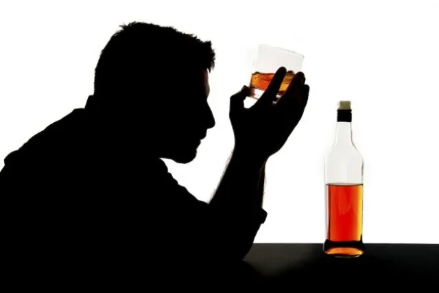 ଗୌତମନଗରରେ ବଢ଼ି ଚାଲିଛି ବେଆଇନ୍‌ ଦୋକାନ : ଜମୁଛି ନିଶାସକ୍ତଙ୍କ ଖଟି, ଲୋକେ ଆତଙ୍କିତ