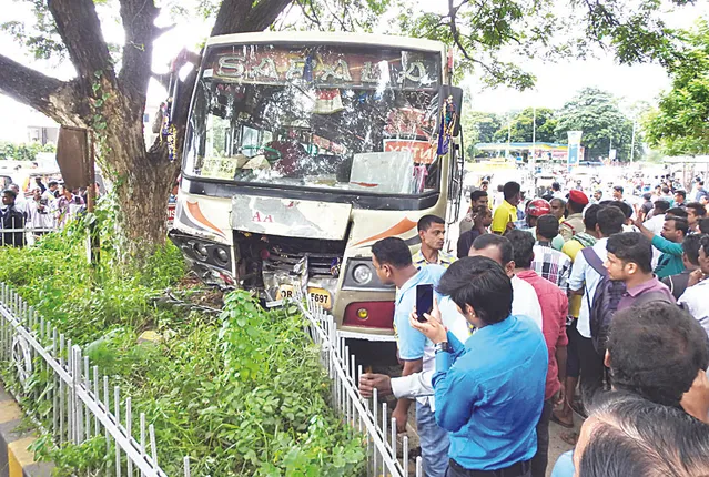 ବ୍ରେକ୍‌ ଫେଲ୍‌ ହୋଇ ମାଡ଼ିଗଲା ବସ୍‌ ୭ ଆହତ