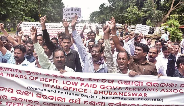 ଚତୁର୍ଥ ଶ୍ରେଣୀ ସ୍ଥାୟୀ, ଅସ୍ଥାୟୀ କର୍ମଚାରୀ ସଂଘର ବିକ୍ଷୋଭ