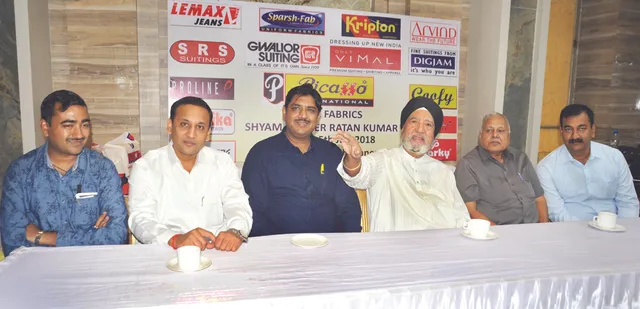 ଦଶହରା ପାଇଁ ଗାର୍ମେଣ୍ଟ୍‌ର ଅଗ୍ରିମ ବୁକିଂ ପ୍ରଦର୍ଶନୀ