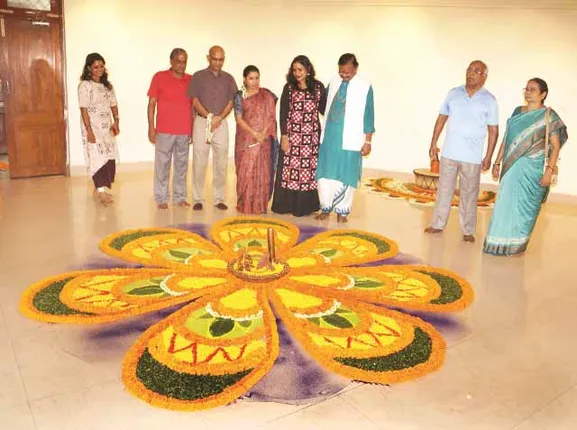 ଫୁଲ ଏବେ ରଙ୍ଗୋଲିରେ