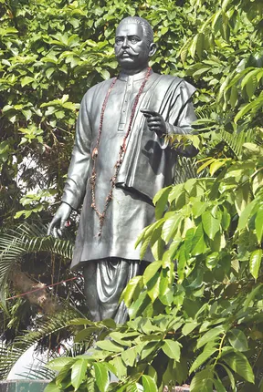 ଅବହେଳିତ ମହାପୁରୁଷଙ୍କ ପ୍ରତିମୂର୍ତ୍ତି ଏ କି ପୂଜ୍ୟପୂଜା?