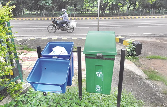 ଟ୍ଵିନ୍‌ ଡଷ୍ଟବିନ୍‌ ଉଭାନ୍‌