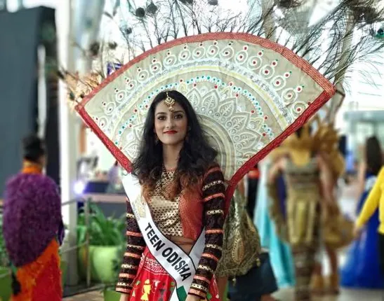 ମିସ୍‌ ଟିନ୍‌ ଇଣ୍ଟର୍‌ନ୍ୟାସ୍‌ନାଲ୍‌ରେ ଓଡ଼ିଆ ଝିଅ ମୈତ୍ରୀ : ଜିତିଲେ ‘ଶ୍ରେଷ୍ଠ ଜାତୀୟ ପୋଷାକ’ ଓ ‘ଶ୍ରେଷ୍ଠ ପ୍ରତିଭା-୨୦୧୮’ ଟାଇଟଲ୍‌