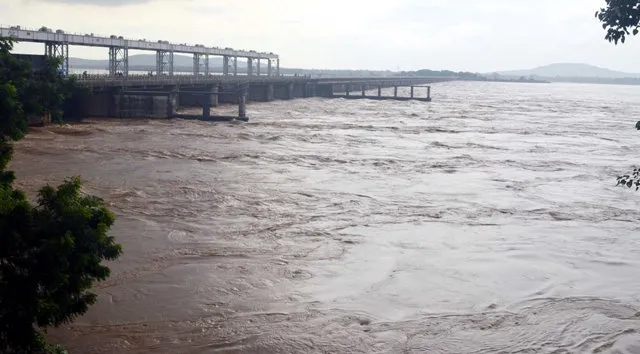 ଆରମ୍ଭ ହେଲାଣି ବିତ୍ପାତ, ୬ଜିଲ୍ଲାରେ ବନ୍ୟା ପରିସ୍ଥିତି