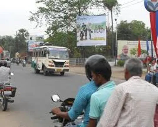 ଜୟଦେବ ବିହାର-ନନ୍ଦନକାନନ ବିକଳ୍ପ ରାସ୍ତାରେ ପୁଣି କେଁ : ସୈନିକ ସ୍କୁଲ କ୍ୟାମ୍ପସରେ ଜାଗା ଛାଡ଼ିବାକୁ କର୍ତ୍ତୃପକ୍ଷ ମନା କଲେ