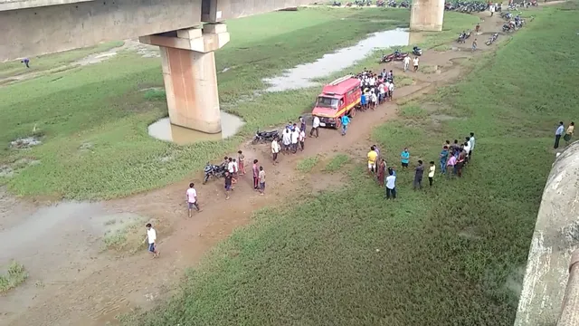 ପୋଲରୁ ମହାନଦୀକୁ ଖସିଲା ଟ୍ରକ୍‌, ଉଦ୍ଧାର କାର୍ଯ୍ୟ ଜାରି, ୨ ମାସ ମଧ୍ୟରେ ୨ୟ ଘଟଣା