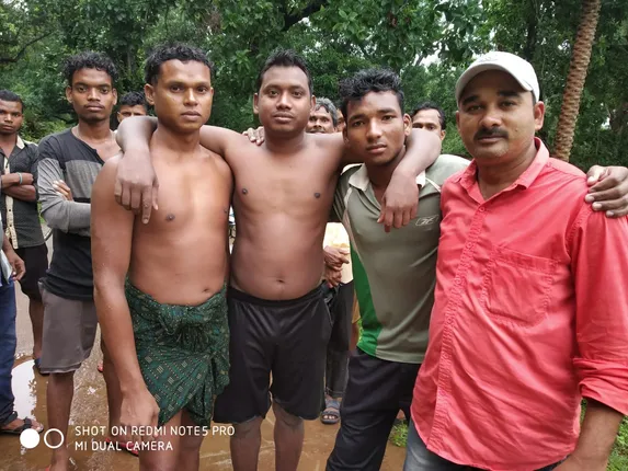 ସାହସିକତାକୁ ସାବାସ୍‌: ଫେଲ୍‌ ମାରିଲେ ଅଗ୍ନିଶମ କର୍ମଚାରୀ, ନଦୀକୁ ଡେଇଁ ୨ ମହିଳାଙ୍କୁ ଉଦ୍ଧାର କଲେ ୩ ସାହାସୀ ଯୁବକ