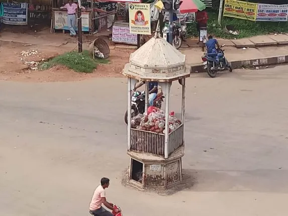 ଟ୍ରାଫିକ୍‌ ପୋଷ୍ଟ ସମ୍ଭାଳୁଛି ମାନସିକ ନଡ଼ିଆ