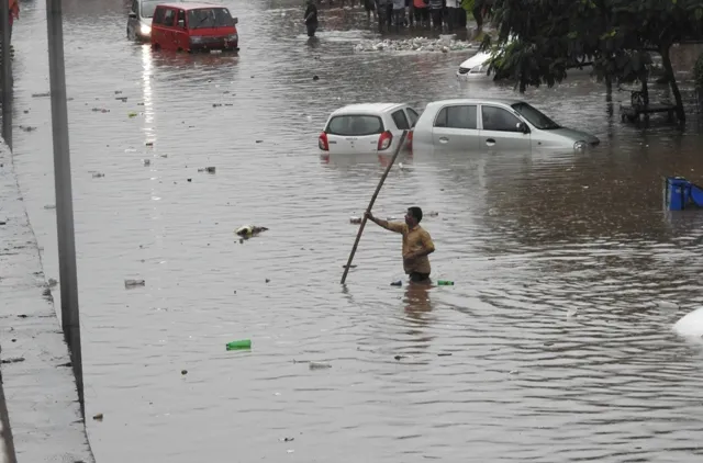 ସହରରେ କୃତ୍ରିମ ବନ୍ୟାକୁ ନିୟନ୍ତ୍ରଣ କର, ପଦକ୍ଷେପ ନେବା ପାଇଁ ଜିଲ୍ଲା ପ୍ରଶାସନ ଓ ପୌରପାଳିକାକୁ ନିର୍ଦ୍ଦେଶ
