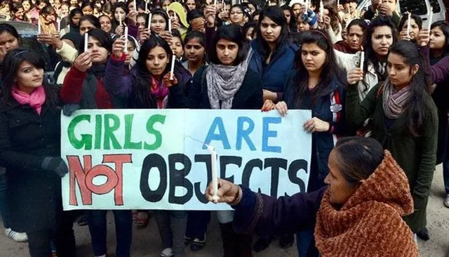 ଅମିତାଭଙ୍କ ଘର ଦେଖାଇ ନେବାକୁ କହି କାର୍‌ ଭିତରେ ଇତାଲୀୟ ମହିଳାଙ୍କ ସହ ଦୁଷ୍କର୍ମ କଲେ ମୁମ୍ବାଇ ଟୁର୍‌ ଗାଇଡ୍‌