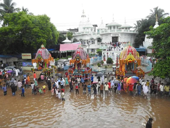 ଇସ୍କନ୍‌ ମନ୍ଦିର ସମ୍ମୁଖରେ ଅଣ୍ଟାଏ ପାଣି, ଘଣ୍ଟାଏ ବିଳମ୍ବରେ ଟଣା ହେଲା ରଥ