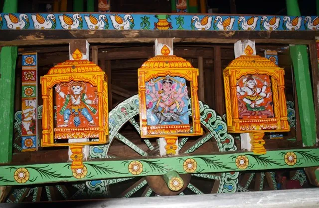 ରଥ ଖଳା ହାଲ୍‌ଚାଲ୍‌ : ସରିଲା ଶିଖ ଡମ୍ବୁରୁ ବାଡ଼ିଆ, ପାର୍ଶ୍ୱ ଦେବାଦେବୀ ସଂଯୋଗ