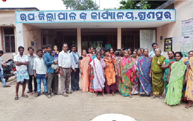 ନିଆଁ, ପାଣି ବାସନ୍ଦ : ଉପଜିଲ୍ଲାପାଳଙ୍କ ଦ୍ୱାରସ୍ଥ ହେଲେ ଦଳିତ ପରିବାର