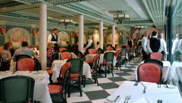 ବିଶ୍ୱରେ ରହିଛି ଏଭଳି କିଛି ରେଷ୍ଟୁରାଣ୍ଟ ଯେଉଁଠାରେ ଖାଦ୍ୟ ପରିବେଷଣ କରିବାର ପ୍ରକ୍ରିୟା ଅନ୍ୟ ରେଷ୍ଟୁରାଣ୍ଟମାନଙ୍କଠାରୁ ସମ୍ପୂର୍ଣ୍ଣ ଅଲଗା!