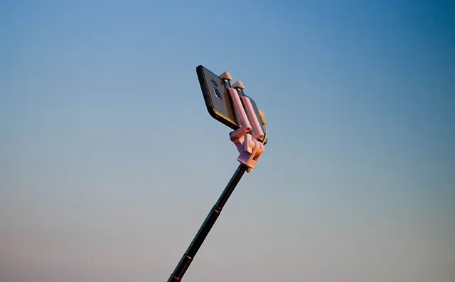 ୧୦୦ ଟଙ୍କା ଦିଅନ୍ତୁ, ମନ୍ତ୍ରୀଙ୍କ ସହ ସେଲ୍ଫି ନିଅନ୍ତୁ: ସମୟର ମୂଲ୍ୟ ଅଛି କହି ନୂଆ ନିୟମ କଲେ ମନ୍ତ୍ରୀ