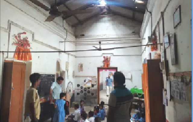 ଦଦରା ଘରେ ପାଠ ପଢୁଛନ୍ତି ଶତାଧିକ ଛାତ୍ରଛାତ୍ରୀ :ଆପତ୍ତି ଶୁଣୁନି ଜିଲ୍ଲା ପ୍ରଶାସନ