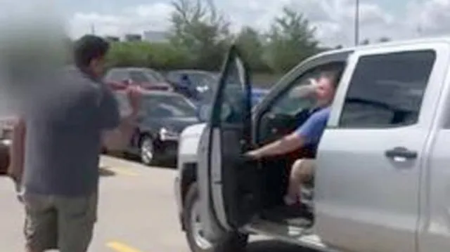 କାନାଡା: ଭାରତୀୟ ଦମ୍ପତ୍ତିଙ୍କୁ ଗୌରିକ ବର୍ଣ୍ଣ ବ୍ୟକ୍ତିଙ୍କ ଧମକ, ସ୍ୱଦେଶ ଫେରିଯାଅ ନଚେତ ଛୁଆକୁ ମାରିଦେବି