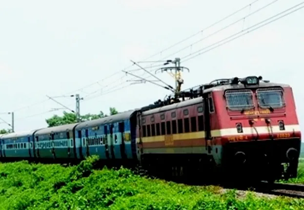 ନିତିଦିନ ବିଳମ୍ବରେ ଚାଲୁଛି କଟକ-ପାରାଦୀପ ପାସେଞ୍ଜର