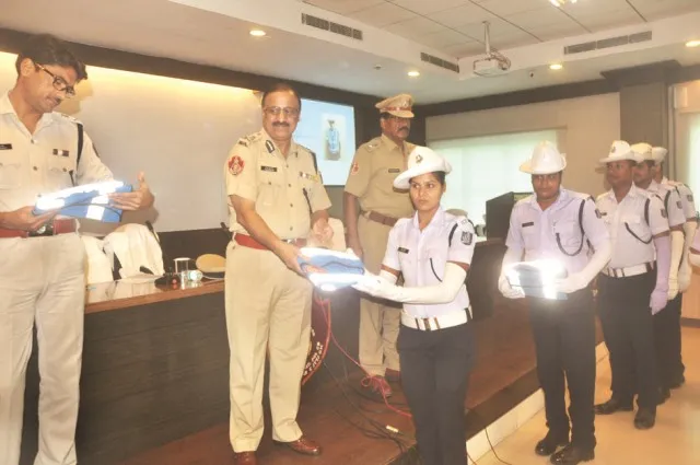 ହାତମୁଠାରେ ଟ୍ରାଫିକ୍‌ର ଟିକ୍‌ ନିକ୍‌ ଖବର : ଉନ୍ମୋଚିତ ହେଲା ଓ୍ଵବ୍‌ ପୋର୍ଟାଲ, ଖୁବ୍‌ଶୀଘ୍ର ଆସିବ ମୋବାଇଲ୍‌ ଆପ୍‌