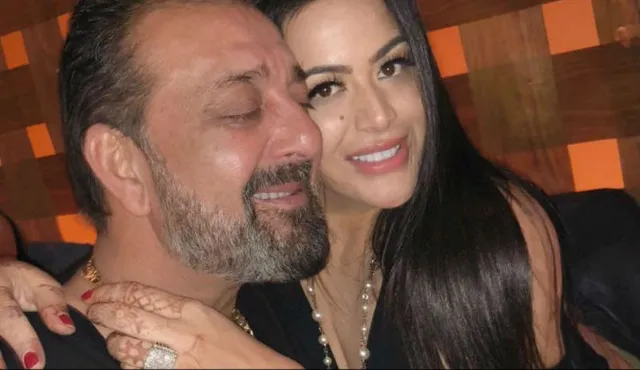 ‘ସଞ୍ଜୁ’ ରିଲିଜ ପରେ ସମସ୍ତେ ଏହାର ସଫଳତାକୁ ନେଇ ସମସ୍ତେ ଖୁସି ଥିବା ବେଳେ ସଞ୍ଜୟଙ୍କ ଝିଅ ତ୍ରିଶାଲା କିନ୍ତୁ ଦୁଃଖୀ